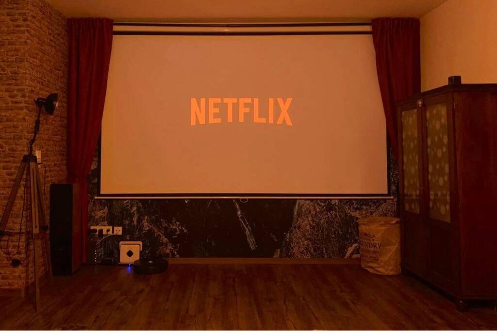 Home Cinema, Parking Space Wurzburg Exterior photo